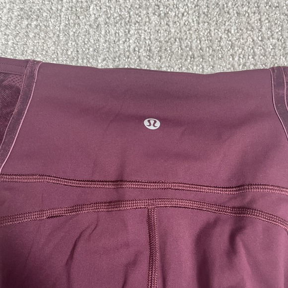 Lululemon Wunder Under Crop Flocked 21" Velvet Floral Lace Sides Size 4 Burgundy - Picture 8 of 9